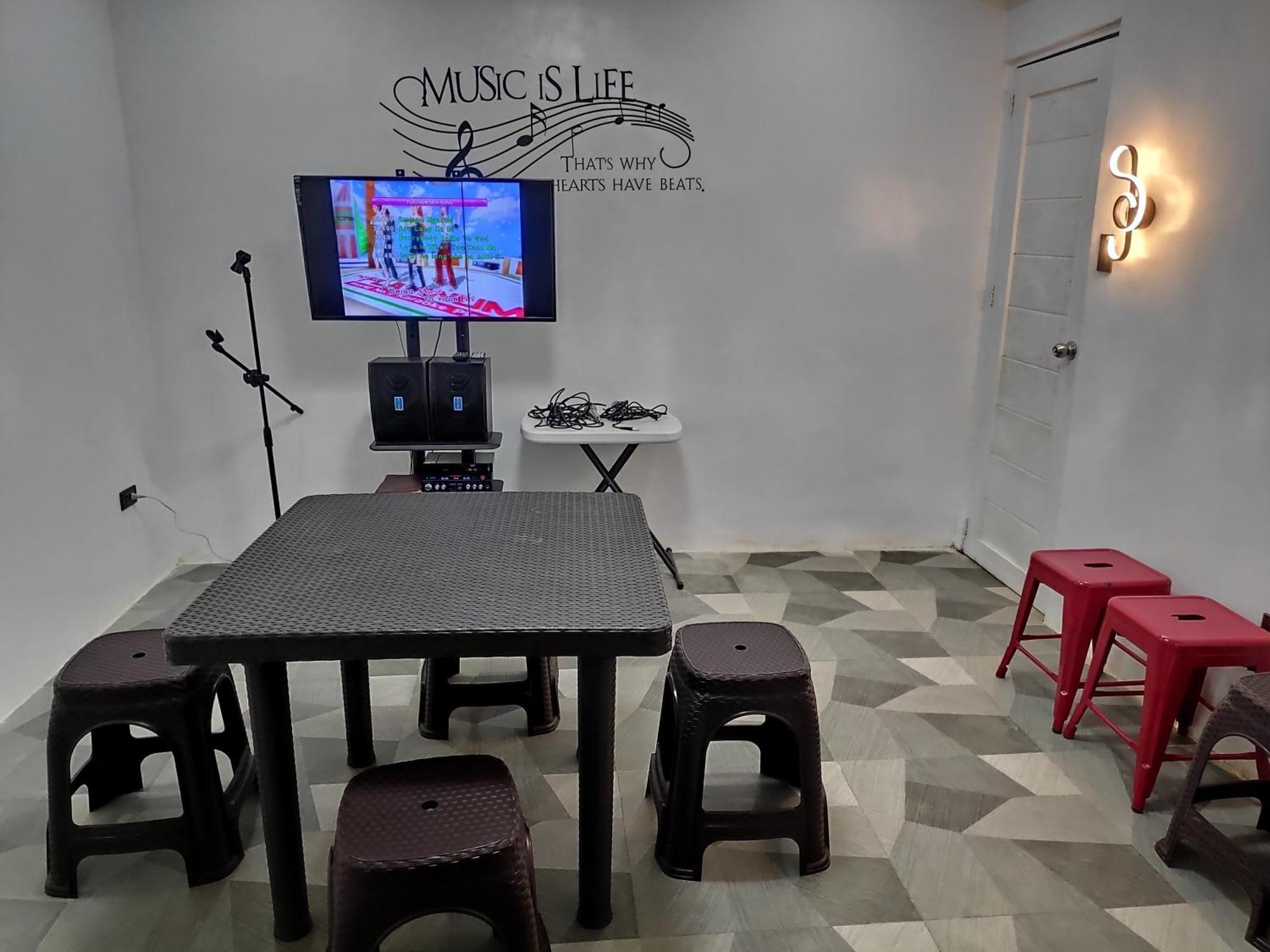 Tagaytay Staycation By Naya And Darla W Free Swimming Pool, Wifi & Netflix Tagaytay City Екстер'єр фото