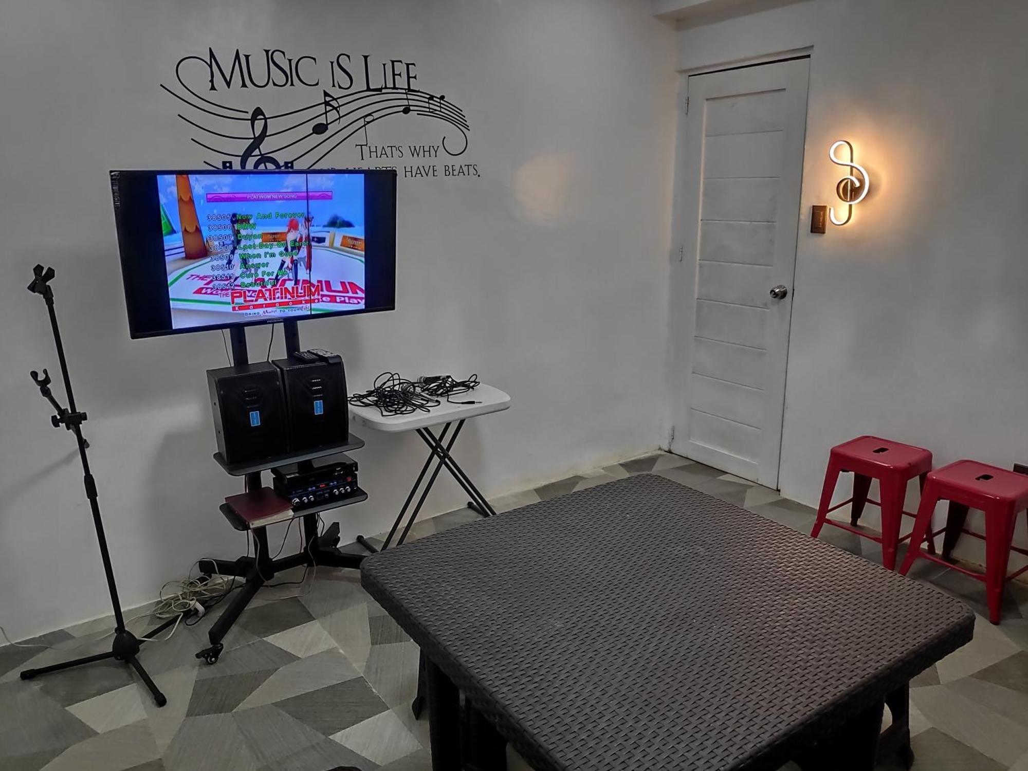 Tagaytay Staycation By Naya And Darla W Free Swimming Pool, Wifi & Netflix Tagaytay City Екстер'єр фото